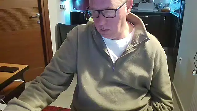 Snapshot of JamesBauer chatting on 02/04/26, 04:29 JamesBauer online show from 02/04/26, 04:29
