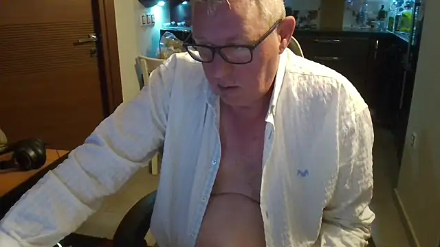 Snapshot of JamesBauer chatting on 02/26/26, 04:55 JamesBauer online show from 02/26/26, 04:55