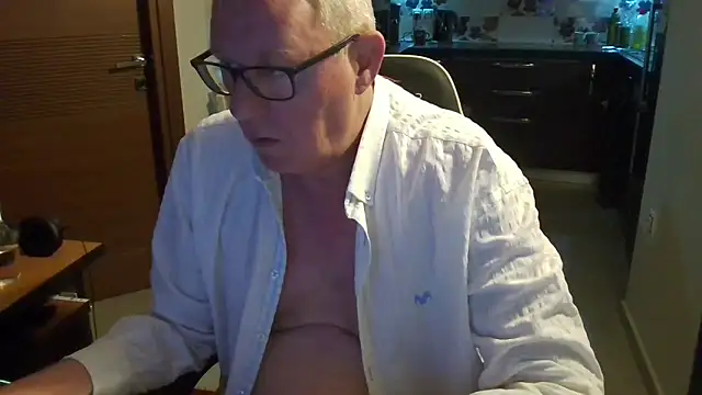 Snapshot of JamesBauer chatting on 02/27/26, 04:01 JamesBauer online show from 02/27/26, 04:01