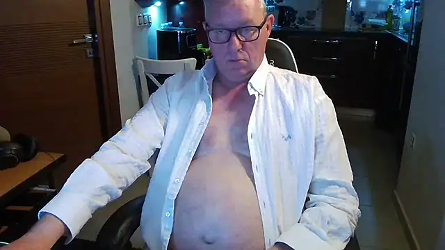 Snapshot of JamesBauer chatting on 02/28/26, 04:35 JamesBauer online show from 02/28/26, 04:35
