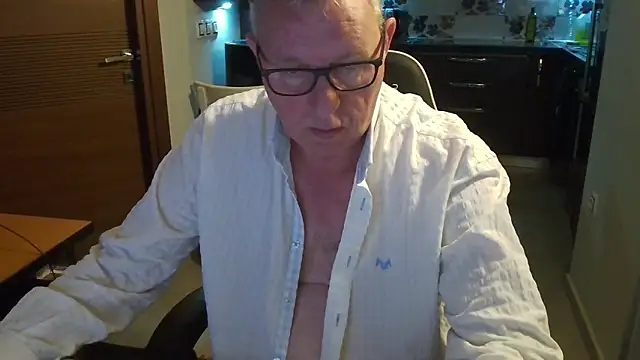 Snapshot of JamesBauer chatting on 03/01/26, 04:58 JamesBauer online show from 03/01/26, 04:58