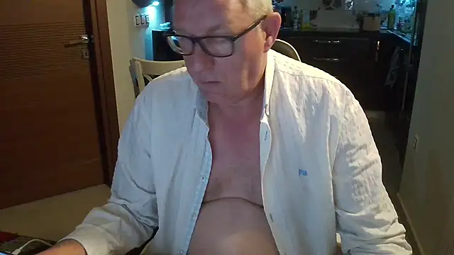 Snapshot of JamesBauer chatting on 03/08/26, 04:05 JamesBauer online show from 03/08/26, 04:05