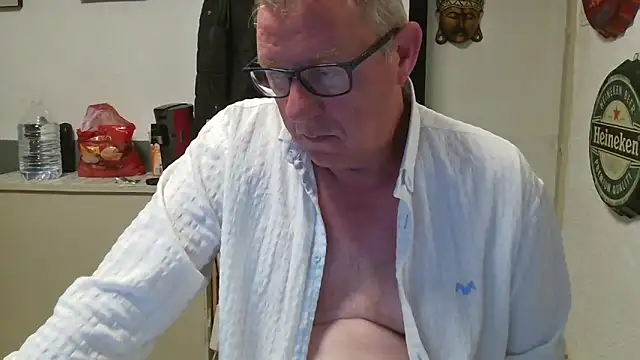 Snapshot of JamesBauer chatting on 03/21/26, 05:23 JamesBauer online show from 03/21/26, 05:23