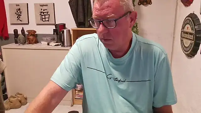 Snapshot of JamesBauer chatting on 04/18/26, 03:32 JamesBauer online show from 04/18/26, 03:32