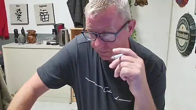 Snapshot of JamesBauer chatting on 04/19/26, 03:50 JamesBauer online show from 04/19/26, 03:50