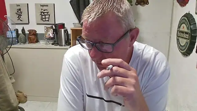 Snapshot of JamesBauer chatting on 04/21/26, 04:30 JamesBauer online show from 04/21/26, 04:30