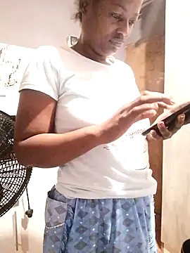 Snapshot of sexylira chatting on 09/22/25, 09:44 sexylira online show from 09/22/25, 09:44