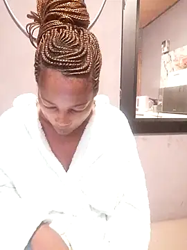 Snapshot of sexylira chatting on 10/13/25, 06:57 sexylira online show from 10/13/25, 06:57