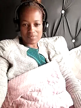 Snapshot of sexylira chatting on 11/16/25, 12:44 sexylira online show from 11/16/25, 12:44