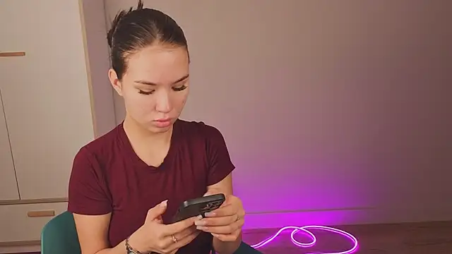 EmiliaDroll online show from 10/27/25, 04:16