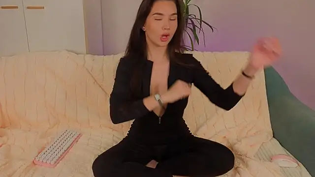 EmiliaDroll online show from 11/02/25, 04:37