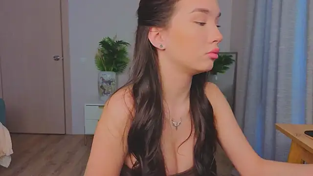 EmiliaDroll online show from 12/15/25, 08:40