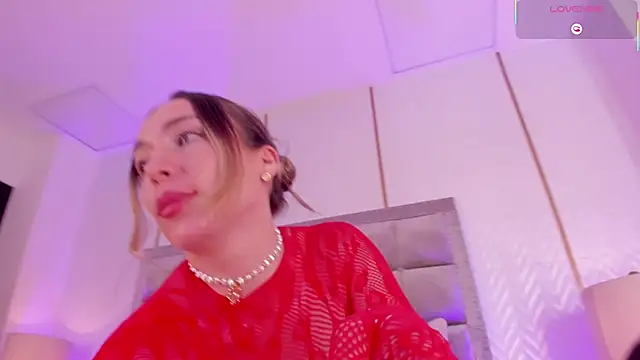 Snapshot of laurencarter1 chatting on 11/28/25, 10:45 laurencarter1 online show from 11/28/25, 10:45