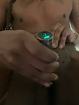 Snapshot of thegenie101 chatting on 03/12/26, 12:28 thegenie101 online show from 03/12/26, 12:28