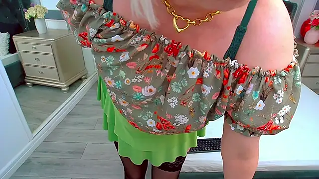 SuzzySun online show from 03/07/25, 05:17