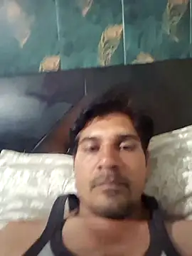Snapshot of johnny8731 chatting on 06/24/26, 05:23 johnny8731 online show from 06/24/26, 05:23