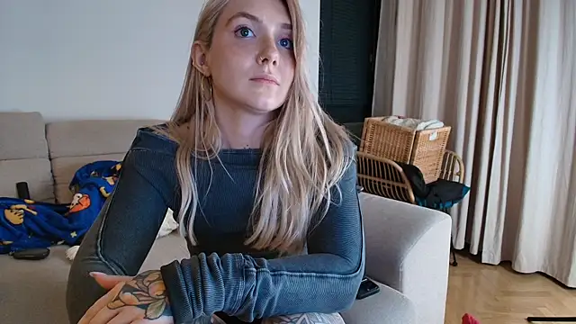 Snapshot of tattoobbgirl chatting on 04/18/26, 07:58 tattoobbgirl online show from 04/18/26, 07:58