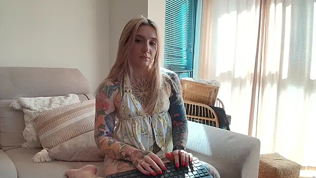 Snapshot of tattoobbgirl chatting on 04/28/26, 03:28 tattoobbgirl online show from 04/28/26, 03:28