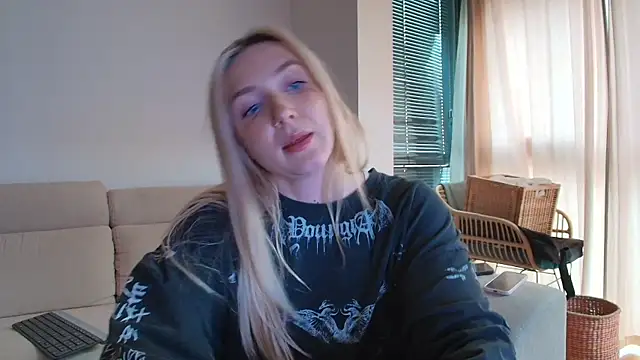 Snapshot of tattoobbgirl chatting on 05/09/26, 04:12 tattoobbgirl online show from 05/09/26, 04:12