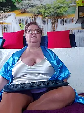 QueenPammy1 online show from 11/17/25, 07:03