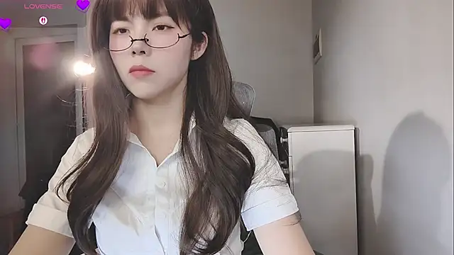 Snapshot of BlushDoll chatting on 04/26/26, 04:26 BlushDoll online show from 04/26/26, 04:26