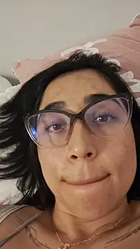 Snapshot of Elowyn chatting on 12/13/25, 10:15 Elowyn online show from 12/13/25, 10:15