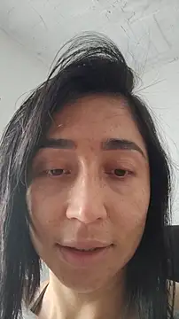 Snapshot of Elowyn chatting on 12/14/25, 06:12 Elowyn online show from 12/14/25, 06:12