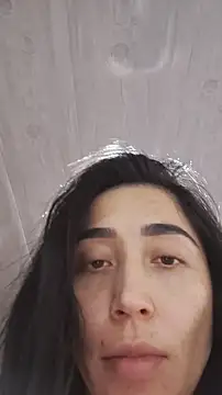 Snapshot of Elowyn chatting on 02/13/26, 09:33 Elowyn online show from 02/13/26, 09:33