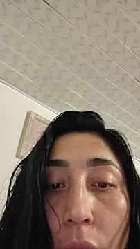 Snapshot of Elowyn chatting on 03/05/26, 11:23 Elowyn online show from 03/05/26, 11:23