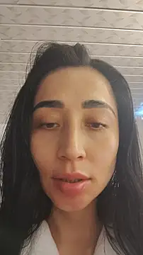 Snapshot of Elowyn chatting on 03/14/26, 05:29 Elowyn online show from 03/14/26, 05:29