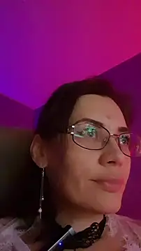 Snapshot of MilanaPure chatting on 10/29/25, 01:52 MilanaPure online show from 10/29/25, 01:52