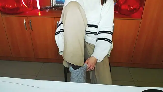 Snapshot of VanessaRey_ chatting on 02/14/26, 06:43 VanessaRey online show from 02/14/26, 06:43