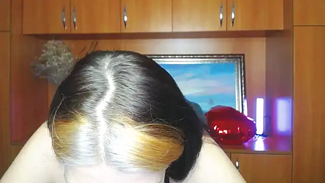 Snapshot of VanessaRey_ chatting on 02/17/26, 04:24 VanessaRey online show from 02/17/26, 04:24