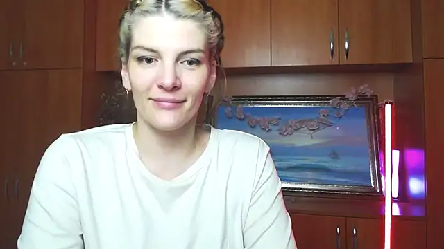 Snapshot of VanessaRey_ chatting on 03/08/26, 02:04 VanessaRey online show from 03/08/26, 02:04