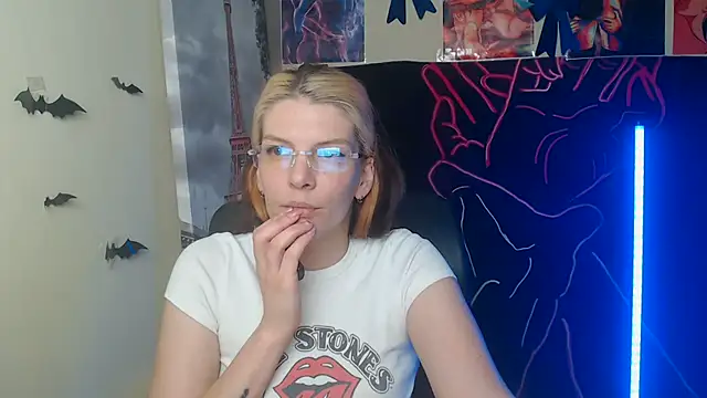VanessaRey  online show from 04/30/26, 04:13