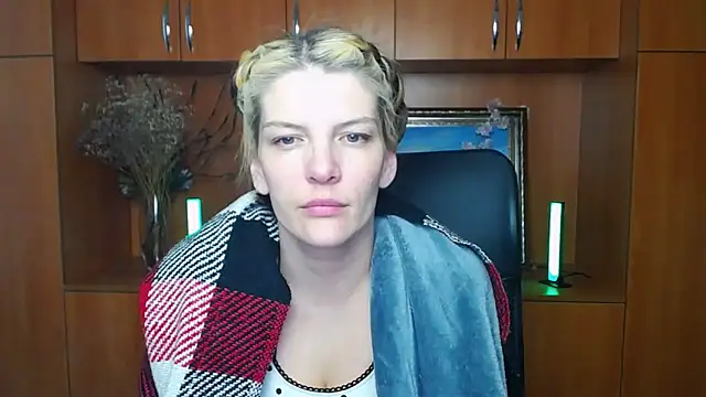 VanessaRey  online show from 05/03/26, 06:30