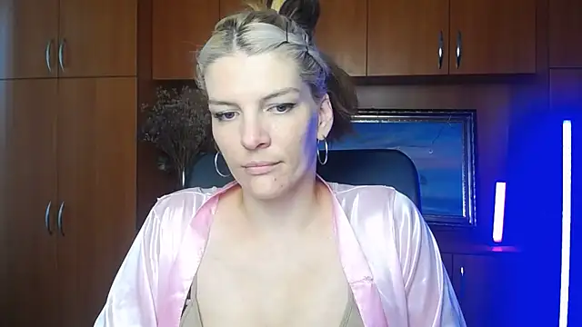VanessaRey  online show from 06/05/26, 06:52
