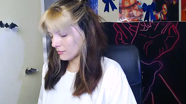 VanessaRey  online show from 06/16/26, 06:49
