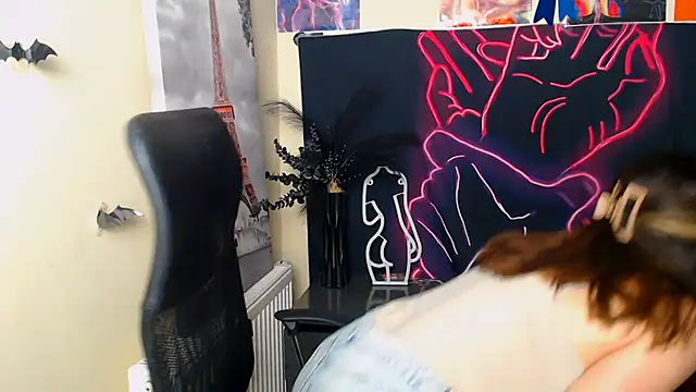 VanessaRey  online show from 06/18/26, 06:24