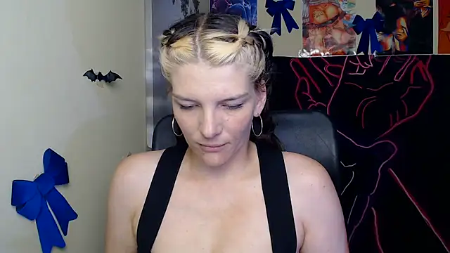 VanessaRey  online show from 06/25/26, 07:02