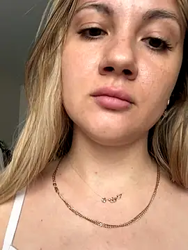 Snapshot of mollygirll chatting on 09/28/25, 10:53 mollygirll online show from 09/28/25, 10:53