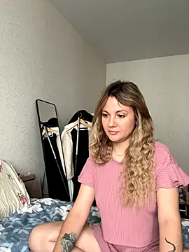 mollygirll online show from 10/03/25, 09:17