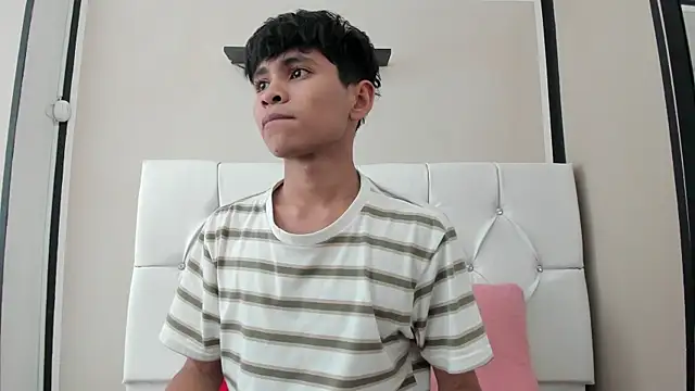 Snapshot of Ethan_Westt chatting on 09/22/25, 08:55 Ethan Westt online show from 09/22/25, 08:55