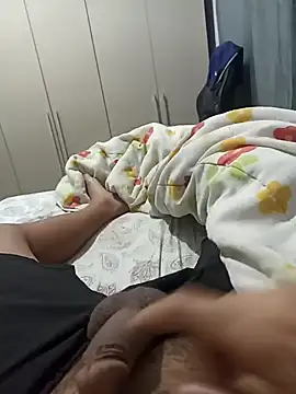 Snapshot of JovanRJ chatting on 09/18/25, 01:35 JovanRJ online show from 09/18/25, 01:35