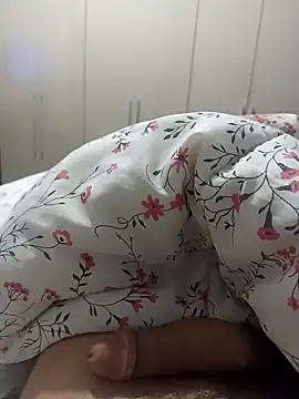 Snapshot of JovanRJ chatting on 10/31/25, 12:06 JovanRJ online show from 10/31/25, 12:06