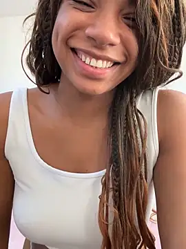 Snapshot of Lirioafro chatting on 03/16/26, 01:04 Lirioafro online show from 03/16/26, 01:04