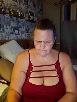 Snapshot of MissQueenBeex chatting on 09/08/25, 07:13 MissQueenBeex online show from 09/08/25, 07:13