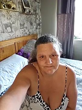 Snapshot of MissQueenBeex chatting on 11/03/25, 10:16 MissQueenBeex online show from 11/03/25, 10:16