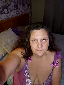 Snapshot of MissQueenBeex chatting on 11/05/25, 07:25 MissQueenBeex online show from 11/05/25, 07:25