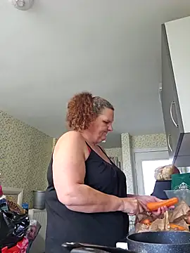 Snapshot of MissQueenBeex chatting on 11/09/25, 01:09 MissQueenBeex online show from 11/09/25, 01:09